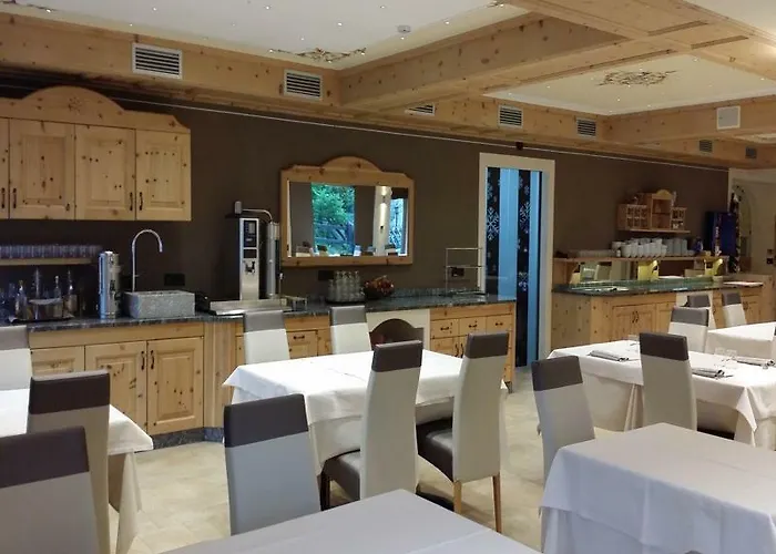 Alba Hotel 3*