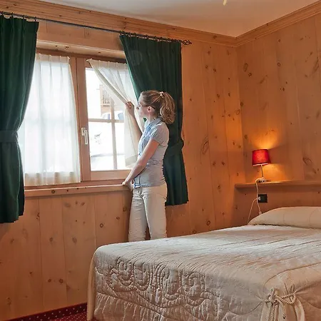 Alba Hotel 3*
