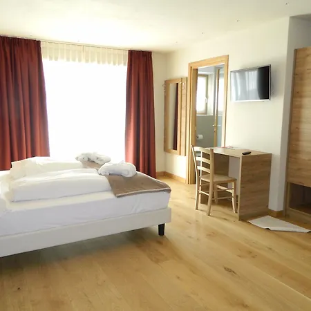 Alba Hotel 3*